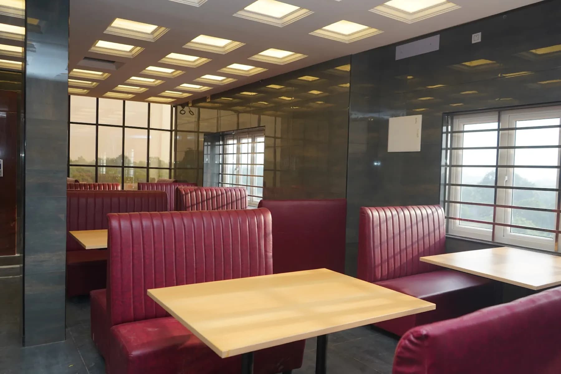 A booth room for a quieter table, published on the resort sites.